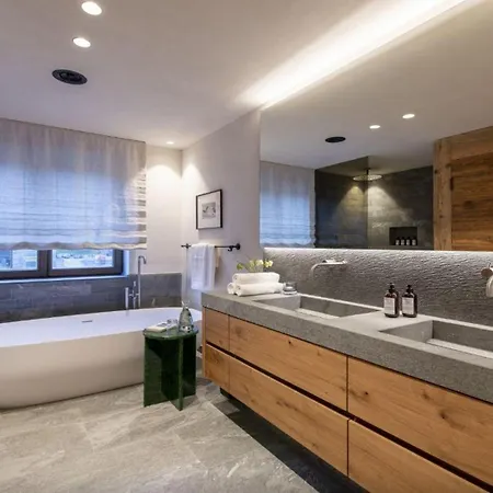 Beau Chalet De Vacances - Piscine - Sauna